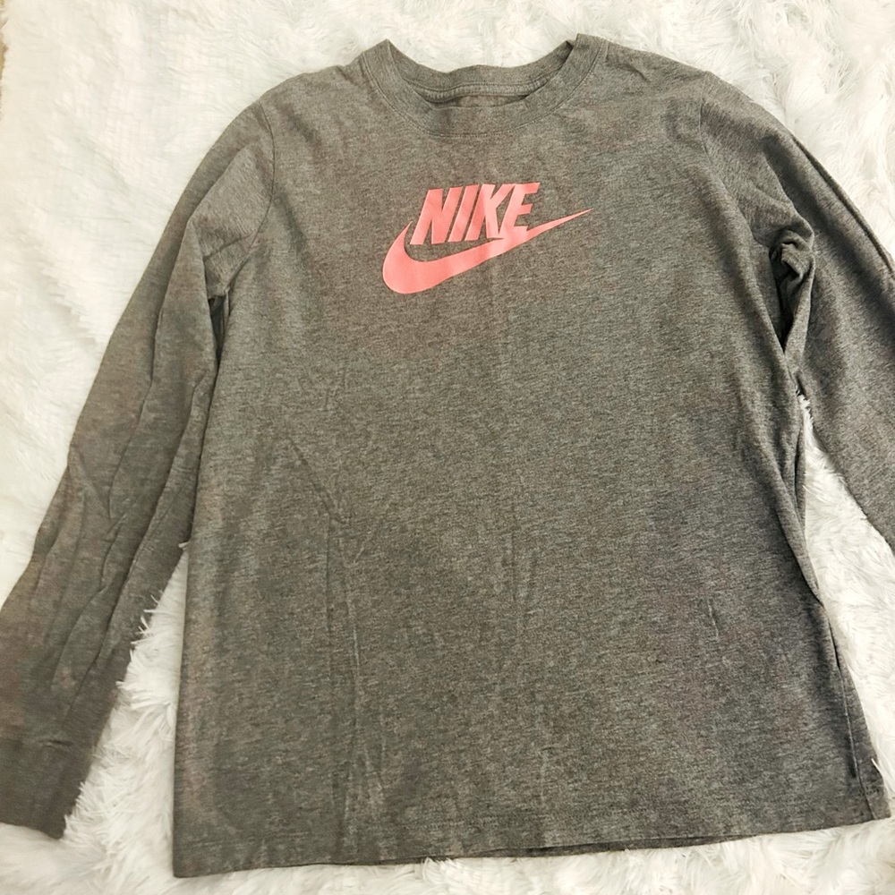 Girl’s Gray Long Sleeve Nike Shirt